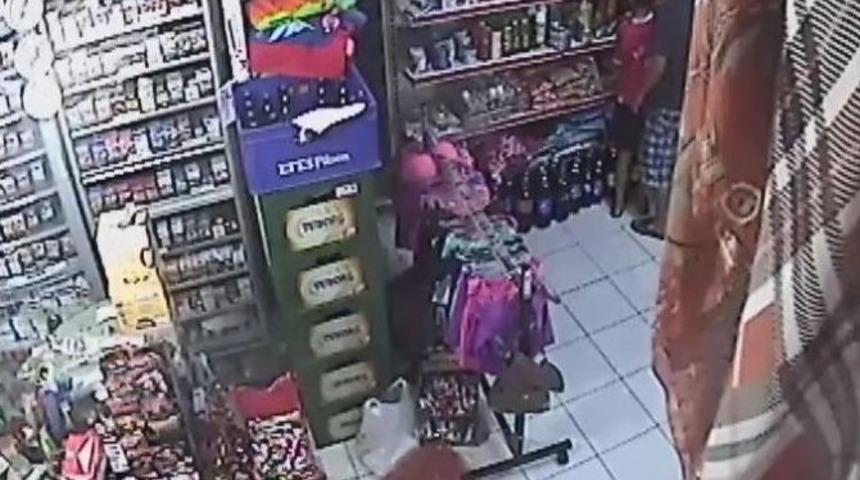 Muğla&rsquo;da Tacizciyi D&ouml;v&uuml;p Polise Teslim Ettiler