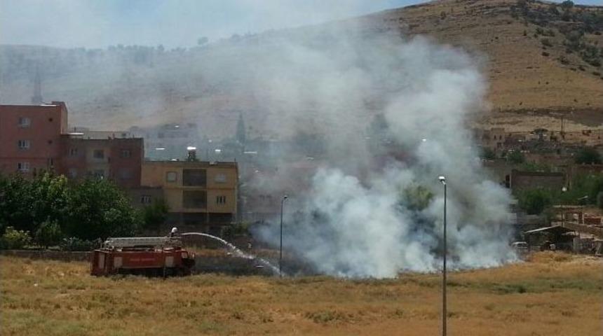 Anız Yangını Evleri Tehdit Etti