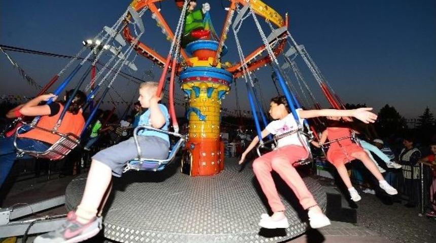 &lsquo;mahallede Şenlik Var&rsquo;, Bayramda Da Eğlendirdi