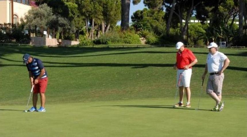 Somalı &Ccedil;ocuklar Yararına Golf Oynadılar