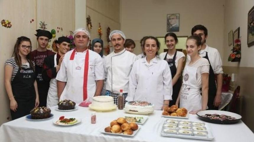 Gen&ccedil; Aş&ccedil;ılar İş Başında