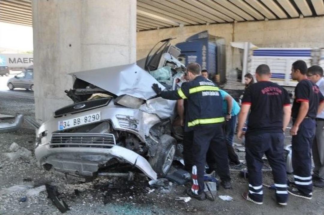 Boz&uuml;y&uuml;k&rsquo;te Bayram D&ouml;n&uuml;ş&uuml; Kazası: 2 &Ouml;l&uuml; 9 Yaralı
