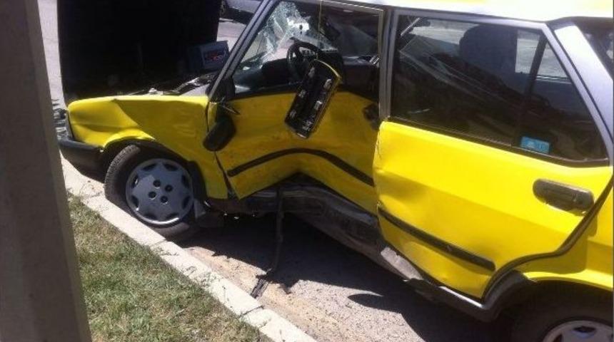 Cezaevi Kavşağında Kaza: 3 Yaralı