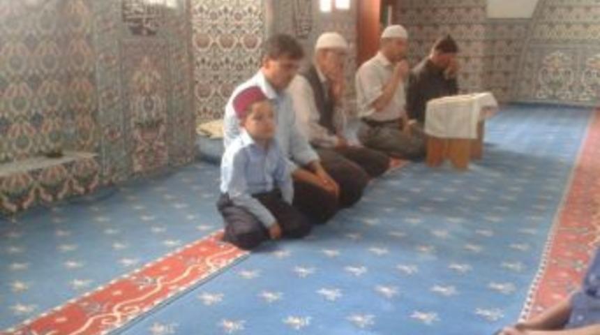 6 Yaşındaki Minik &Ouml;mer Kayra Ağlattı