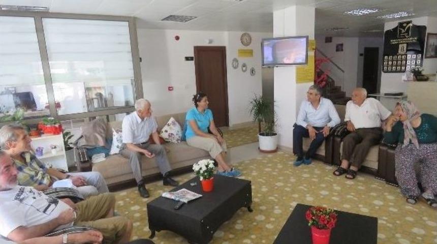 Mhp Milletvekili Akıllı, Huzurevi Sakinlerini Ziyaret Etti