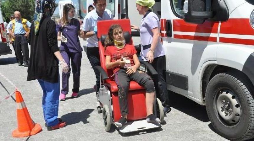 Otomobil Takla Attı: Anne Ve Kızı &Ouml;ld&uuml;