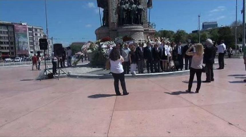 Taksim'de Kıbrıs Barış Harekatı'nın 41. Yılı T&ouml;reni
