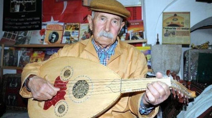 81 Yaşında, Sipariş Üzerine Ud Yapıp Satıyor