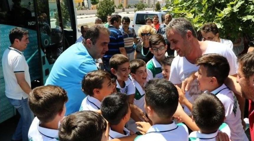 B&uuml;y&uuml;kşehirin Minikleri Kıbrıs&rsquo;a Uğurlandı