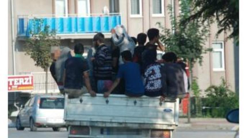 Kamyonet Kasasında &Ouml;l&uuml;m&uuml;ne Yolculuk