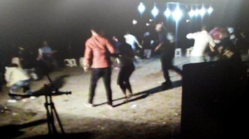 Kına Gecesinde 'toprak Bastı Parası' Kavgası: 8 Yaralı