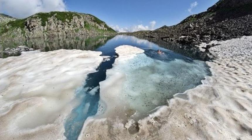 Buz Adam Geleneğini Bozmadı
