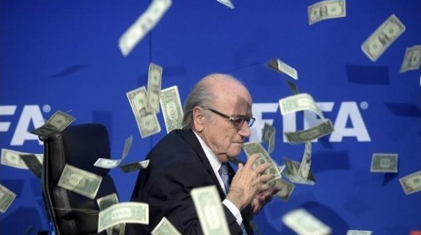 Sepp Blatter&rsquo;e Dolarlı Protesto