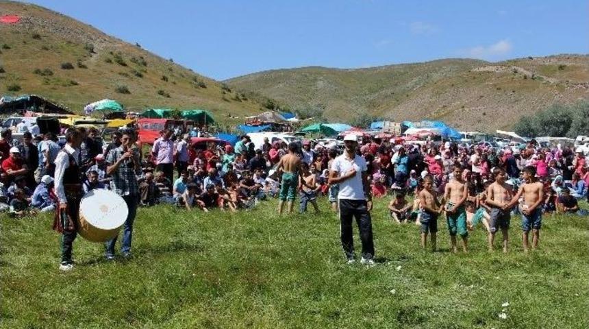 Ak&ouml;renliler Şenlikte Buluştu