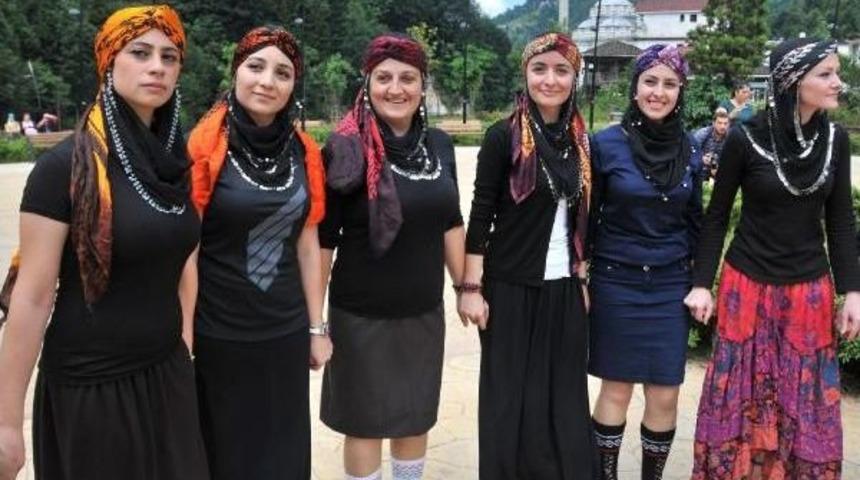 Rize'de, 'mini Etekli Kızlar Eylem Yapıyor' Paylaşımına Tepki