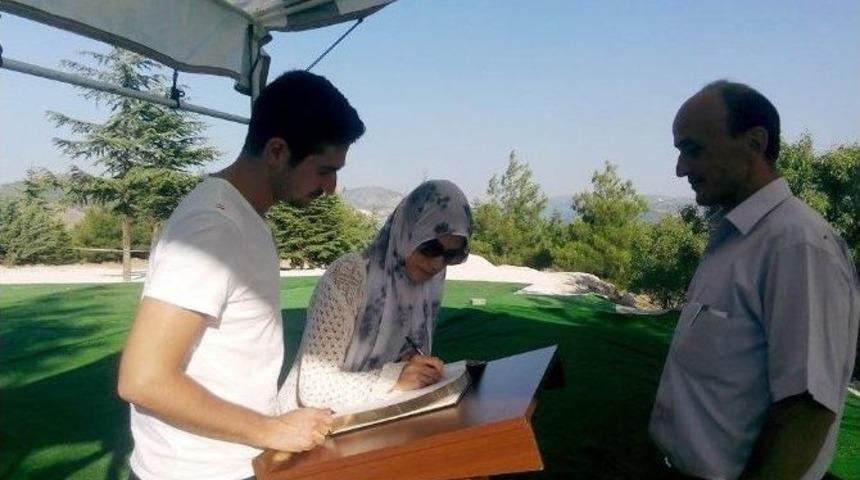 Demirel&rsquo;in Mezarı Bayramda Ziyaret&ccedil;i Akınına Uğradı