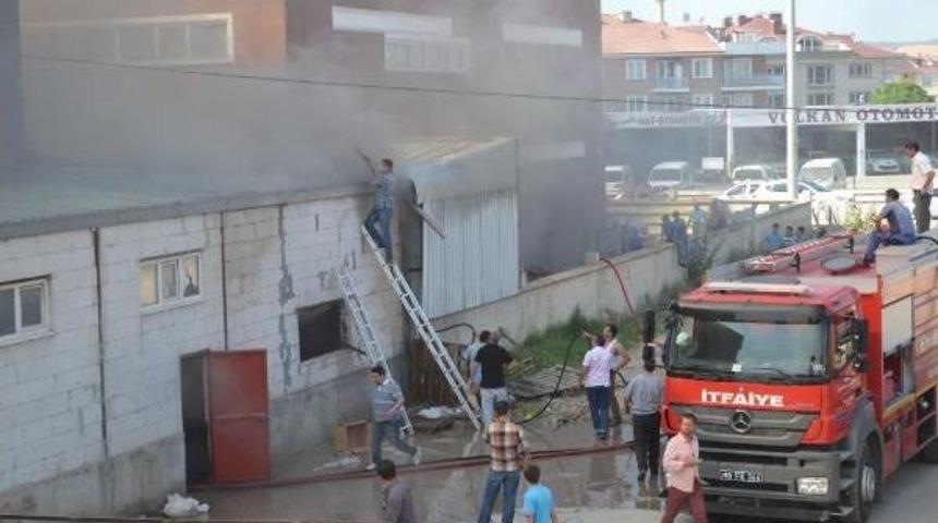 İneg&ouml;l'de Mobilya Fabrikasında Korkutan Yangın