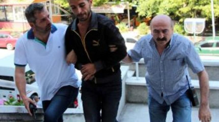 Aynı Kıza Ilgi Duyan Gen&ccedil;lerin Bı&ccedil;aklı Kavgası: 2 Yaralı