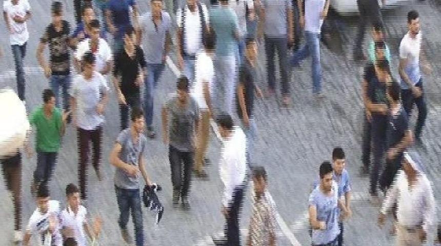 Suru&ccedil;'ta Canlı Bomba Dehşeti (14)