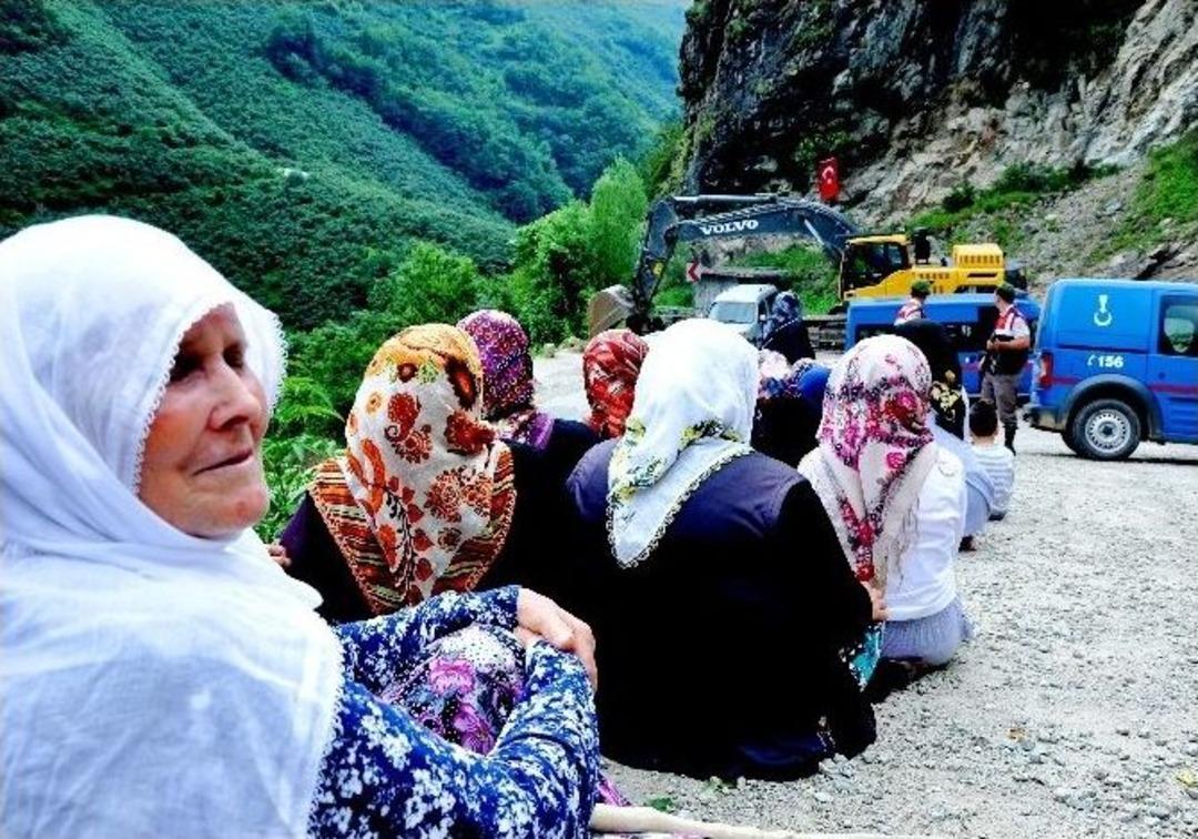 Giresun&rsquo;da K&ouml;yl&uuml;ler Yol Kesti, Muhtar K&ouml;yden Ka&ccedil;tı