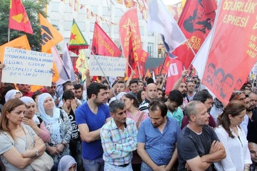 Taksim&rsquo;de İzinsiz G&ouml;steriye Polis M&uuml;dahale Etti