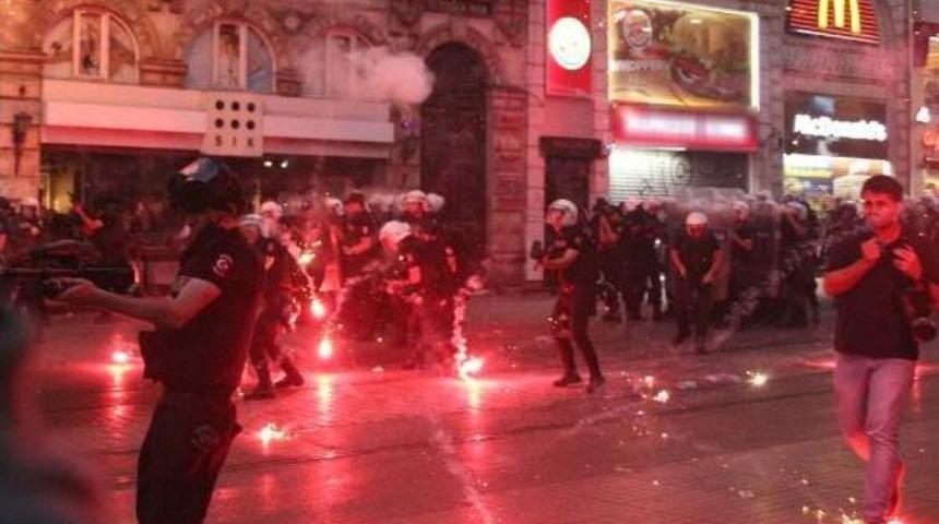 Taksim'de Polis M&uuml;dehalesi