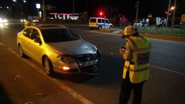 Özel Otomobil Üçtekerlikli Arabaya Çarptı 1:ölü