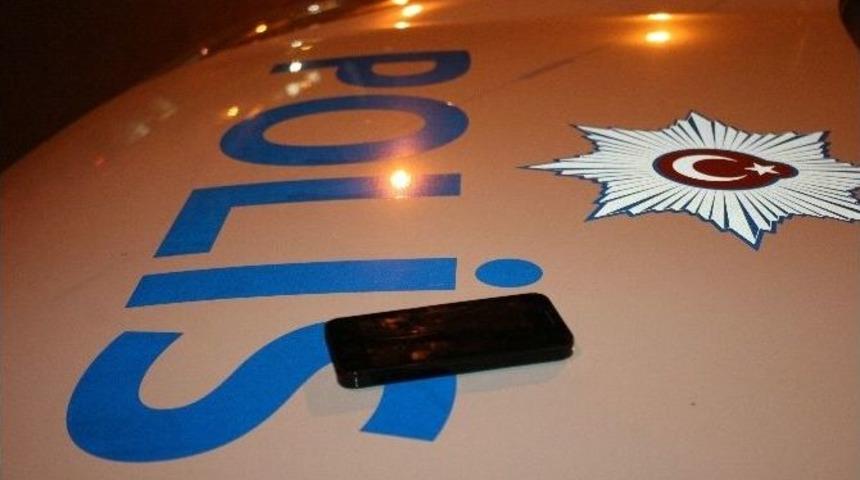 Unutulan Cep Telefonu Polisi Alarma Ge&ccedil;irdi