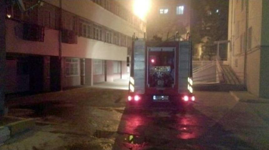 Diyarbakır&rsquo;da Okula Bombalı Ve Molotoflu Saldırı