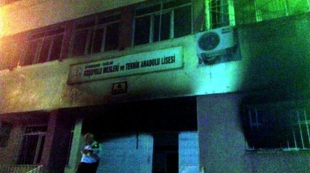 Diyarbakır’da Okula Bombalı Ve Molotoflu Saldırı