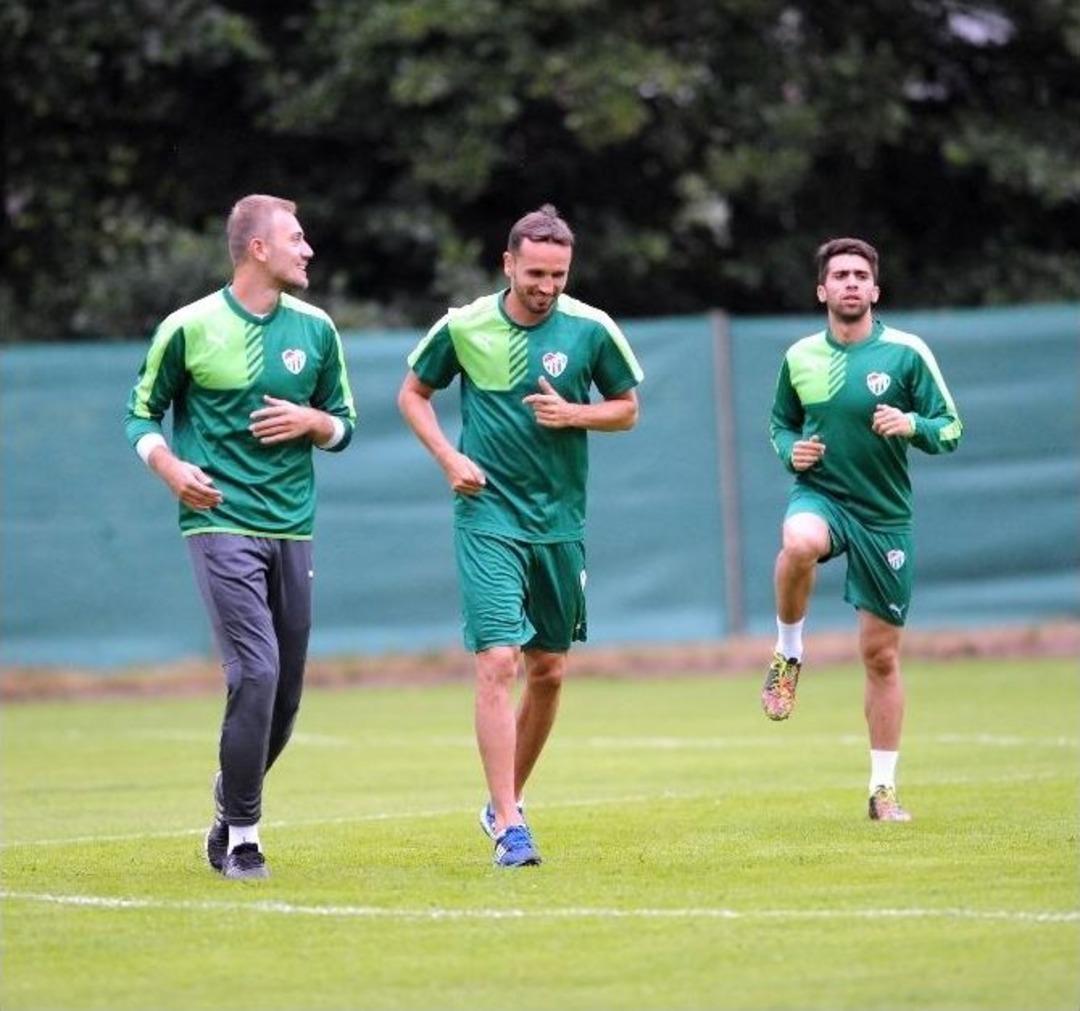 Bursaspor, Almanya&rsquo;daki İlk Antrenmanını Ger&ccedil;ekleştirdi