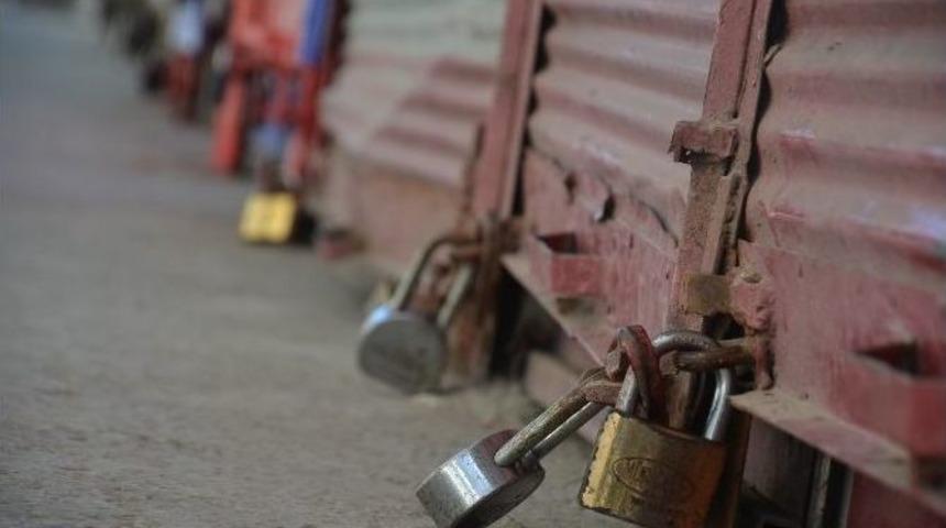 Y&uuml;ksekova&rsquo;da Kepenkler A&ccedil;ılmadı