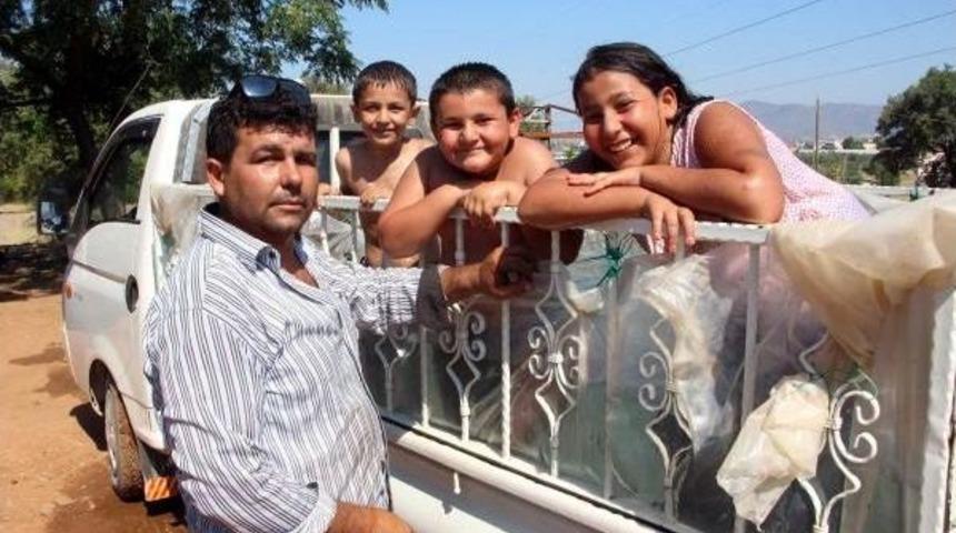 Plaj &Uuml;cretlerine Kızdı, Kamyonet Kasasını Havuz Yaptı