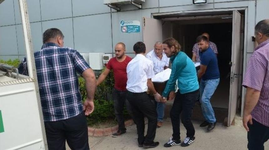 Odunla Kafasına Vurulan Şahıs &Ouml;ld&uuml;