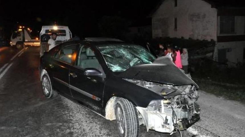 Bartın'da Iki Otomobil &Ccedil;arpıştı: 6 Yaralı