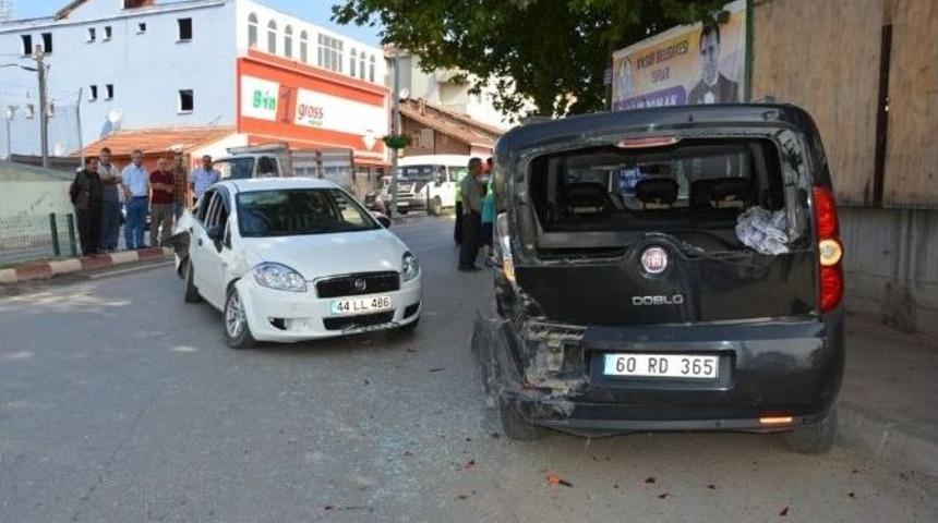 Niksar&rsquo;da Trafik Kazası: 2 Yaralı