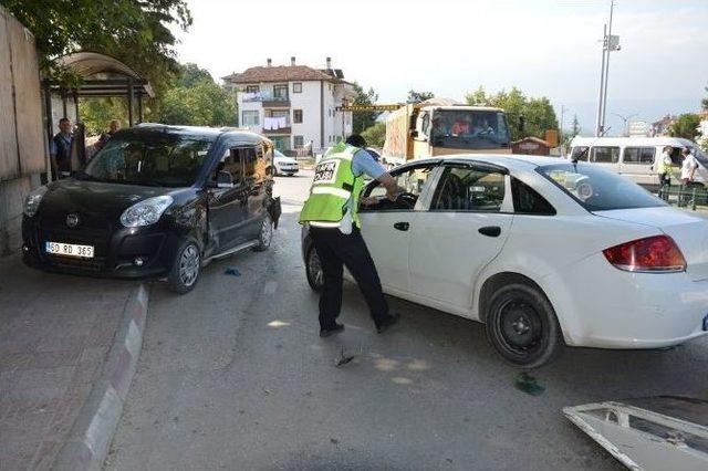 Niksar’da Trafik Kazası: 2 Yaralı