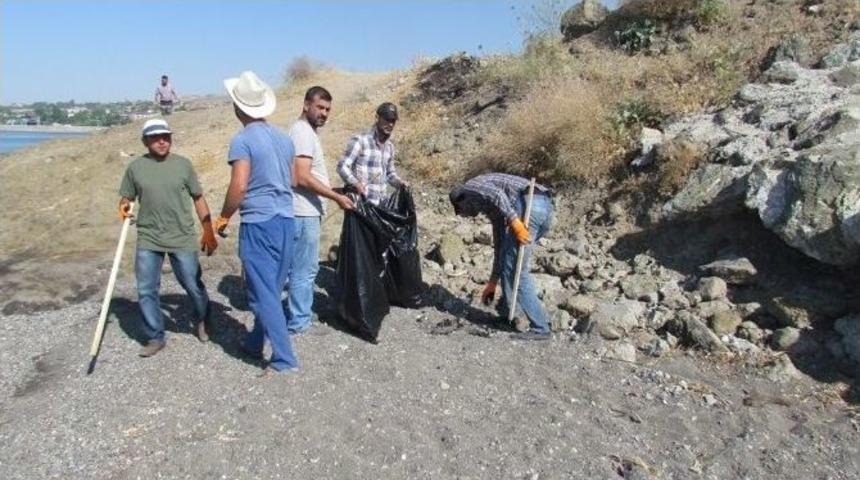 Ahlat Sahilleri Temizleniyor