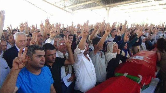 Suruç’ta Hayatını Kaybedenler İçin Gaziantep’te Saygı Duruşu