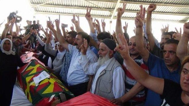 Suruç’ta Hayatını Kaybedenler İçin Gaziantep’te Saygı Duruşu