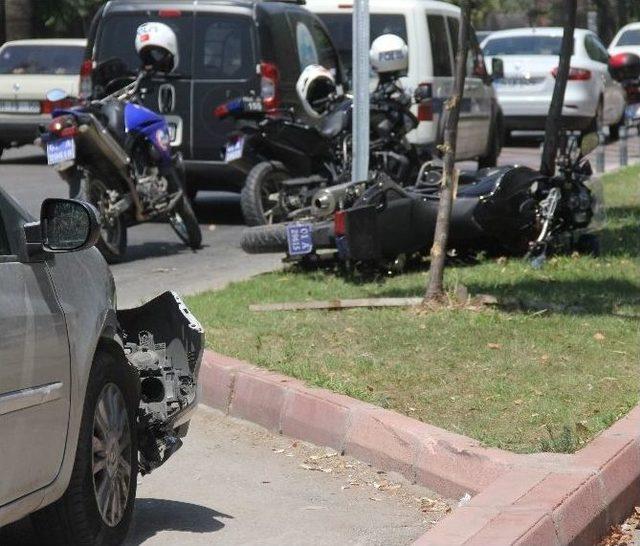 Adana’da Otomobil Polis Motosikletine Çarptı: 2 Yaralı