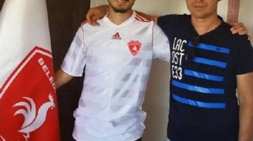 17 Yaşındaki Eren Imzaya Babasıyla Geldi