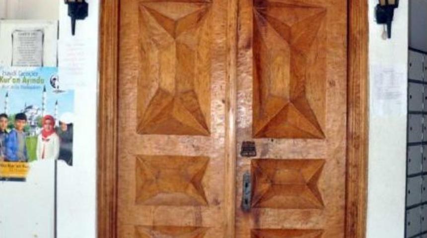 İmam, Cep Telefonunu Çalan Suriyeliye 'tövbe Namazı' Kıldırdı