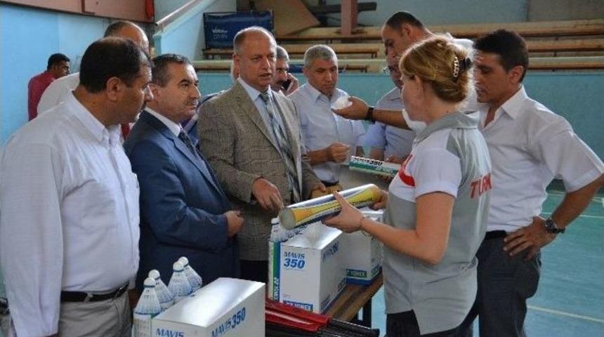 Başarılı Sporculara 5 Bin Tl&rsquo;lik Destek