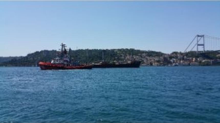 D&uuml;meni Kilitlenen Y&uuml;k Gemisi Kanlıca Sahilinde Demir Attı