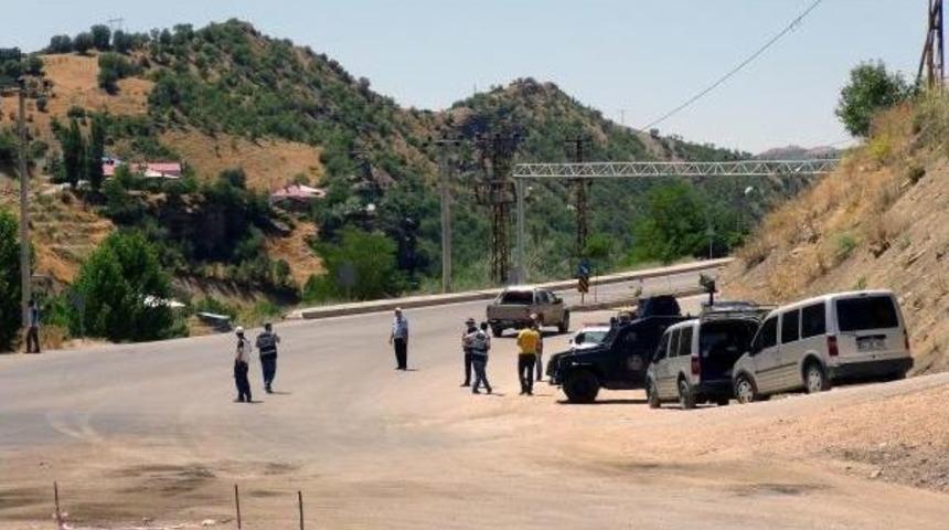 Tunceli'de Yola D&ouml;şenmiş 100 Kilogramlık Bomba Bulundu (2)