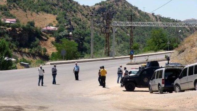 Tunceli'de Yola Döşenmiş 100 Kilogramlık Bomba Bulundu (2)