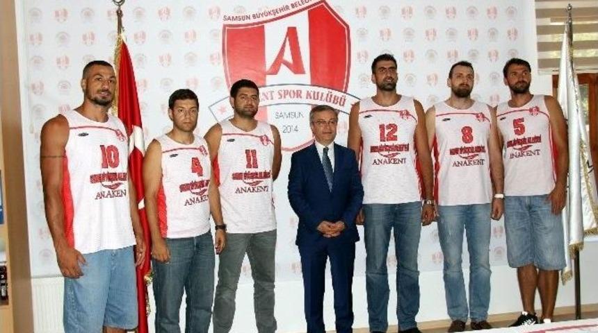 Anakent Basketbol Takımı 6 Oyuncuya İmza Attırdı