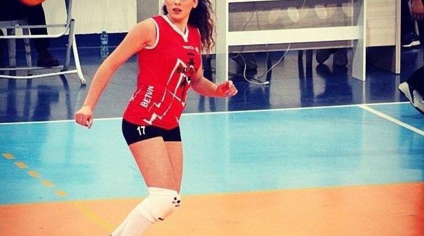 Polisg&uuml;c&uuml; Voleybol Takımı Ceren &Ccedil;elik Ve Esra Sarıyıldız&rsquo;ı Renklerine Kattı