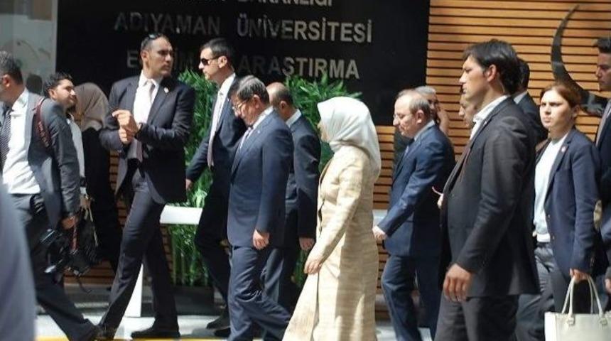 Başbakan Ahmet Davutoğlu Yaralı Askerleri Ziyaret Etti